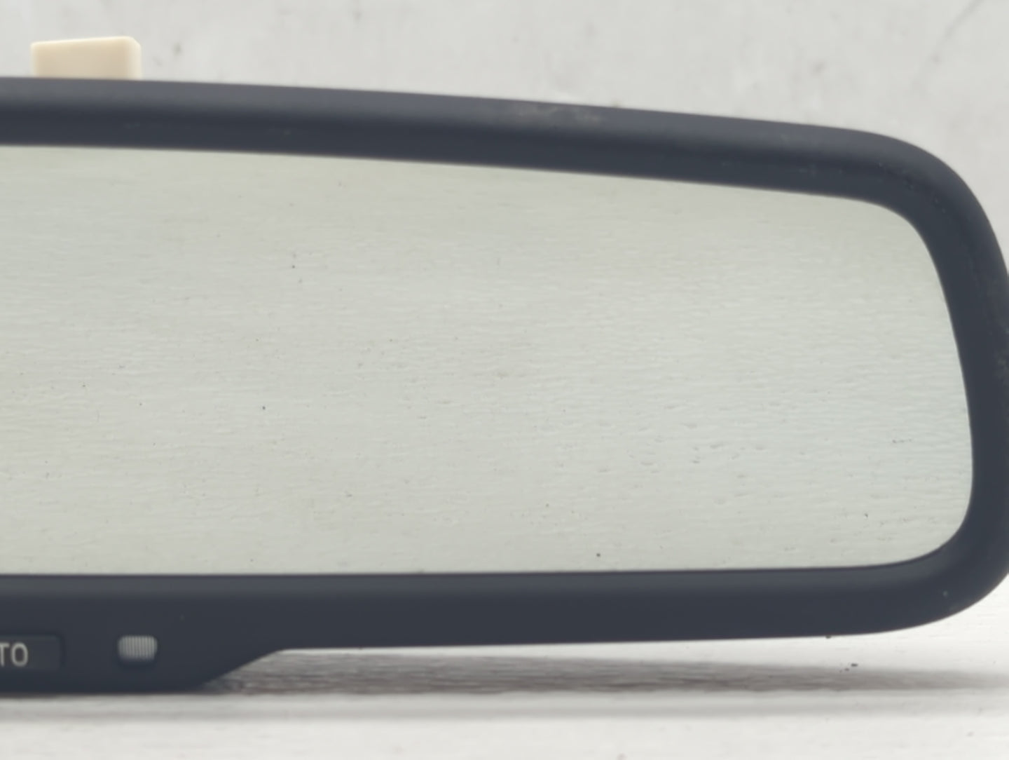 2013 Cadillac Srx Interior Rear View Mirror Replacement OEM P/N:E11 026539 E11026150, E11015322 Fits OEM Used Auto Parts - Oemusedautoparts1.com