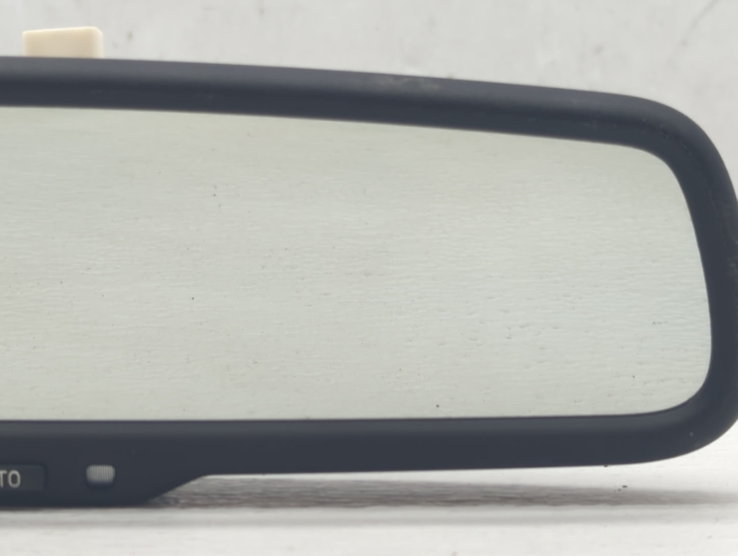 2013 Cadillac Srx Interior Rear View Mirror Replacement OEM P/N:E11 026539 E11026150, E11015322 Fits OEM Used Auto Parts - Oemusedautoparts1.com