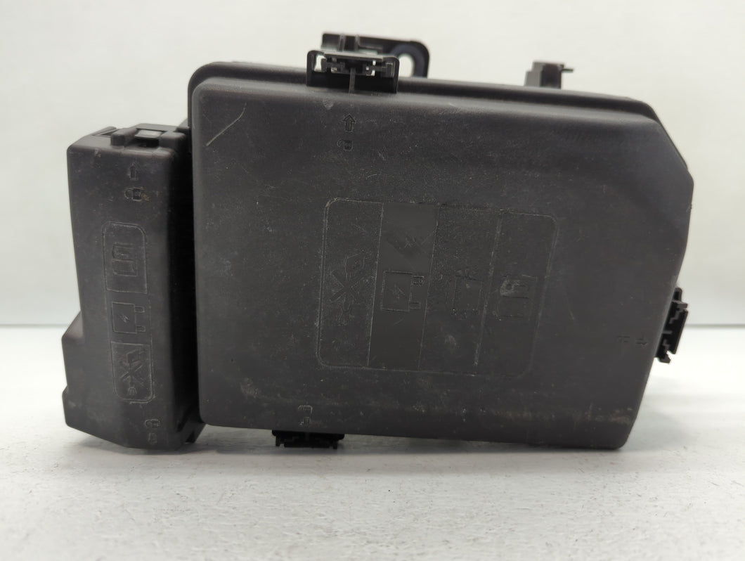 2018-2022 Chevrolet Equinox Fusebox Fuse Box Panel Relay Module P/N:84300718 Fits 2018 2019 2020 2021 2022 OEM Used Auto Parts