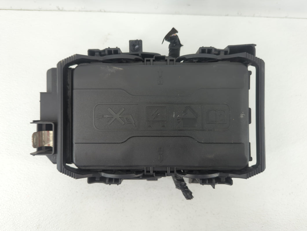 2018-2019 Chevrolet Malibu Fusebox Fuse Box Panel Relay Module P/N:CXG 84181107_03 Fits 2018 2019 OEM Used Auto Parts