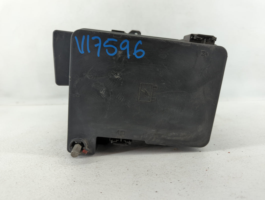 2016-2017 Chevrolet Equinox Fusebox Fuse Box Panel Relay Module P/N:23325532 Fits 2016 2017 OEM Used Auto Parts