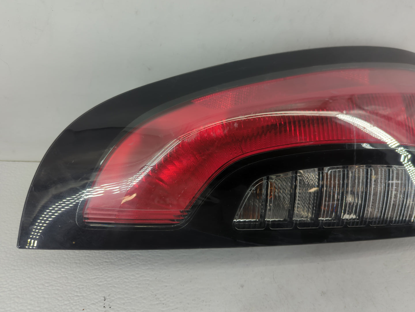2014-2019 Kia Soul Tail Light Assembly Passenger Right OEM P/N:92420-B2 Fits 2014 2015 2016 2017 2018 2019 OEM Used Auto Parts - Oemusedautoparts1.com