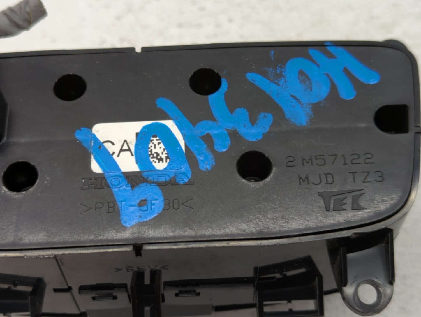 2015-2018 Acura Tlx Radio AM FM Cd Player Receiver Replacement P/N:PBT-GF30 MJD TZ3 Fits 2015 2016 2017 2018 OEM Used Auto Parts - Oemusedautoparts1.com