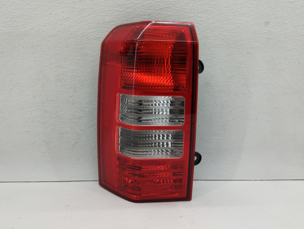 2008-2017 Jeep Patriot Tail Light Assembly Passenger Right OEM P/N:320341 Fits 2008 2009 2010 2011 2012 2013 2014 2015 2016 2017 OEM Used Auto Parts