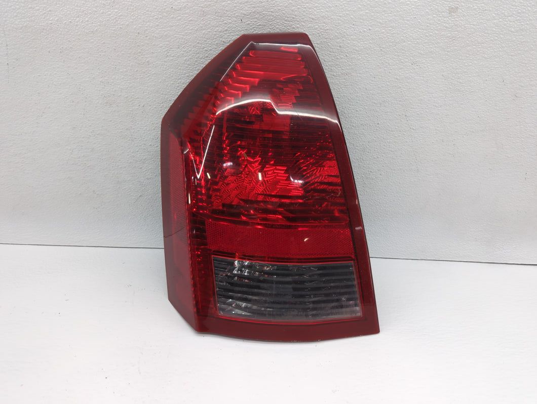 2005-2007 Chrysler 300 Tail Light Assembly Driver Left OEM P/N:58622-E Fits 2005 2006 2007 OEM Used Auto Parts