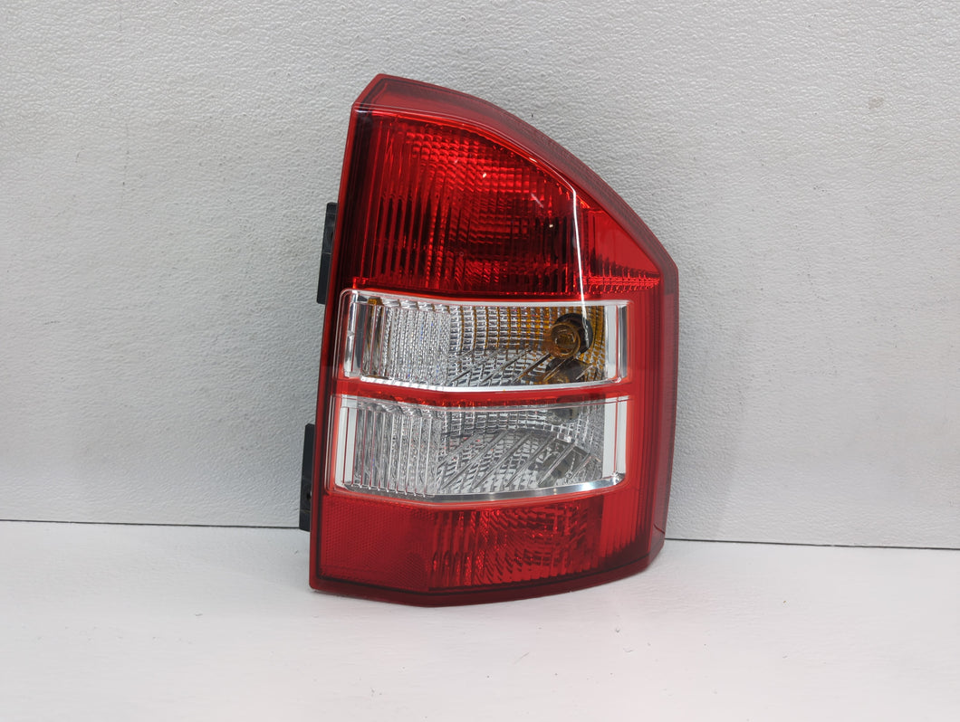 2007-2010 Jeep Compass Tail Light Assembly Passenger Right OEM P/N:222 140 Fits 2007 2008 2009 2010 OEM Used Auto Parts