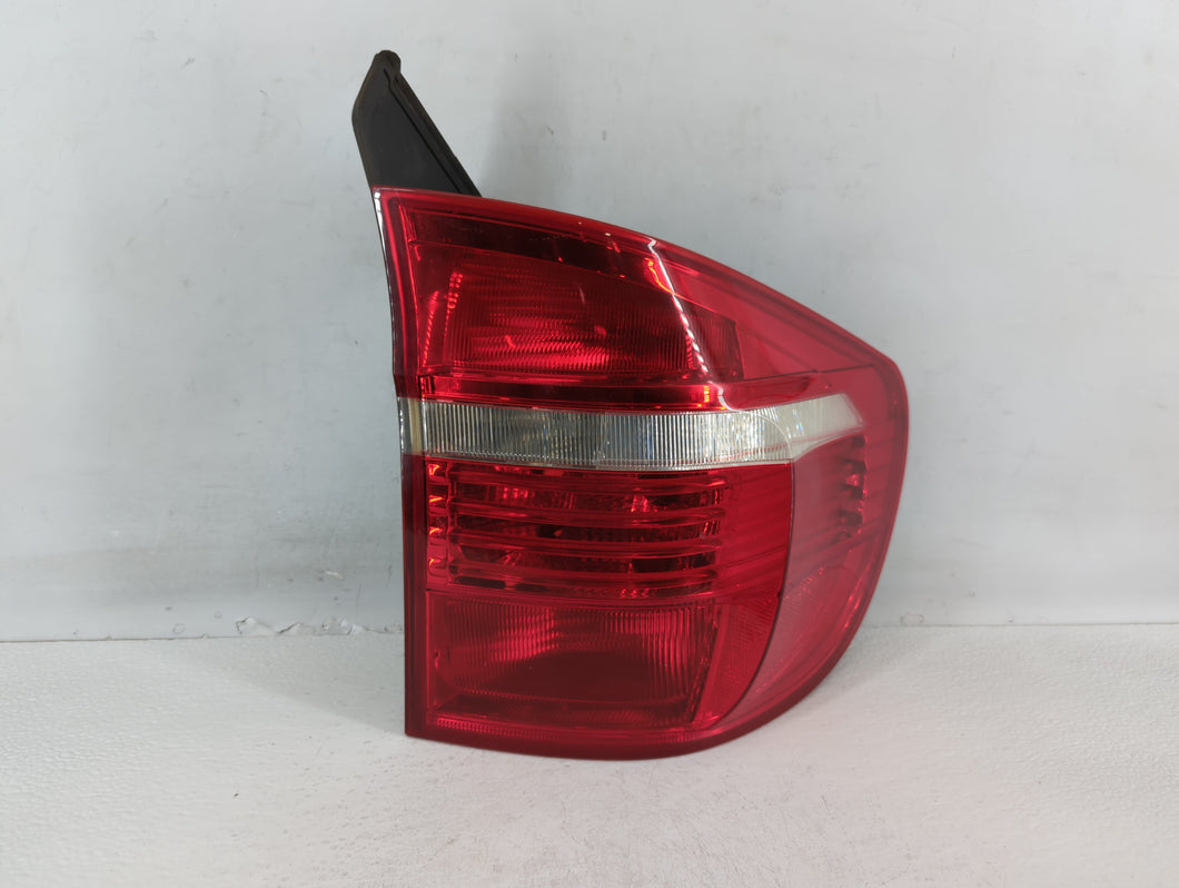 2008-2012 Dodge Caliber Tail Light Assembly Passenger Right OEM P/N:05303880AH 05303752AH Fits 2008 2009 2010 2011 2012 OEM Used Auto Parts