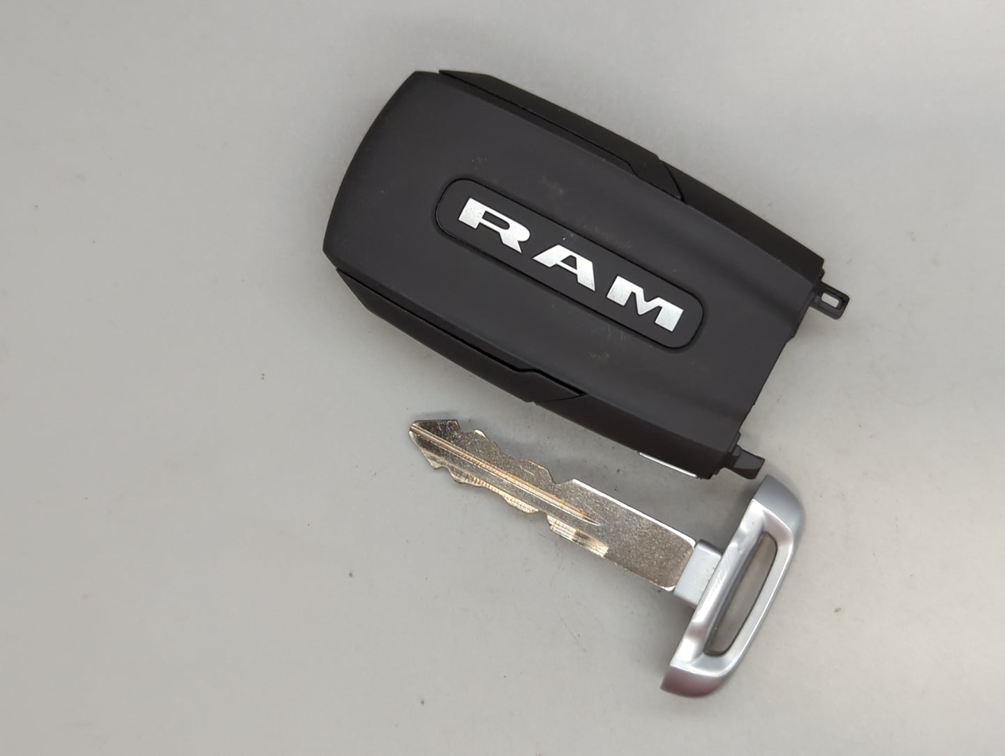 Ram 1500 Keyless Entry Remote Fob OHT-4882056 3 buttons - Oemusedautoparts1.com
