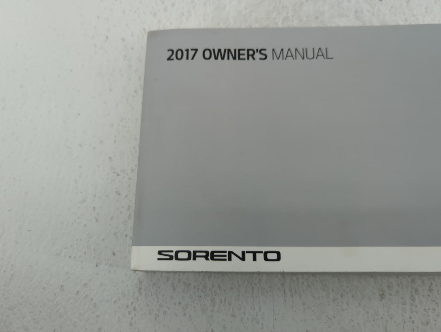 2017 Kia Sorento Owners Manual Book Guide P/N:HXG5-EU65A OEM Used Auto Parts - Oemusedautoparts1.com