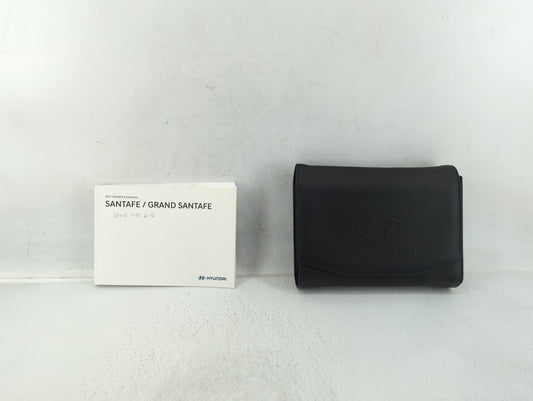 2017 Hyundai Santa Fe Owners Manual Book Guide P/N:HB80-EU69F OEM Used Auto Parts - Oemusedautoparts1.com