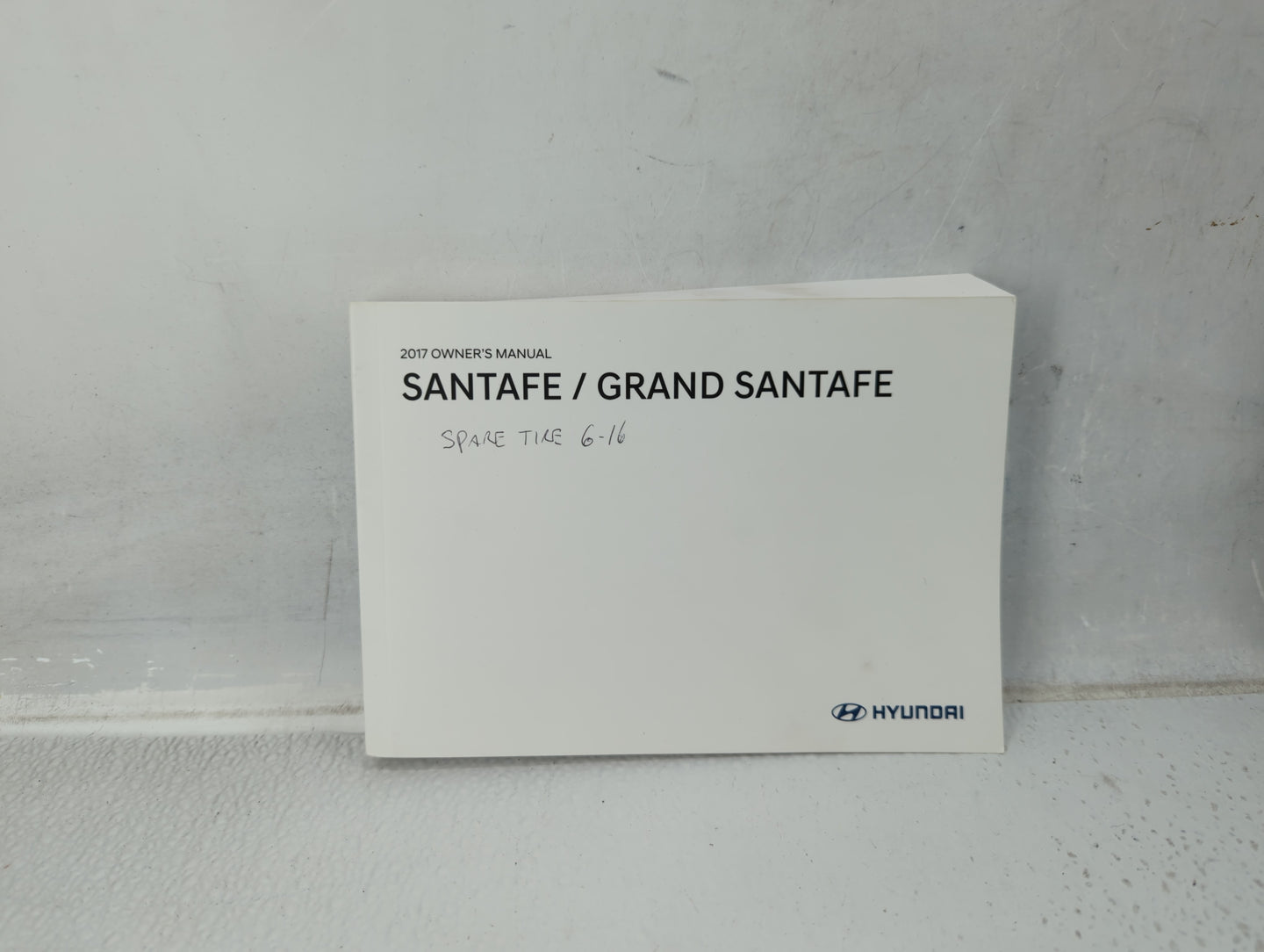 2017 Hyundai Santa Fe Owners Manual Book Guide P/N:HB80-EU69F OEM Used Auto Parts - Oemusedautoparts1.com