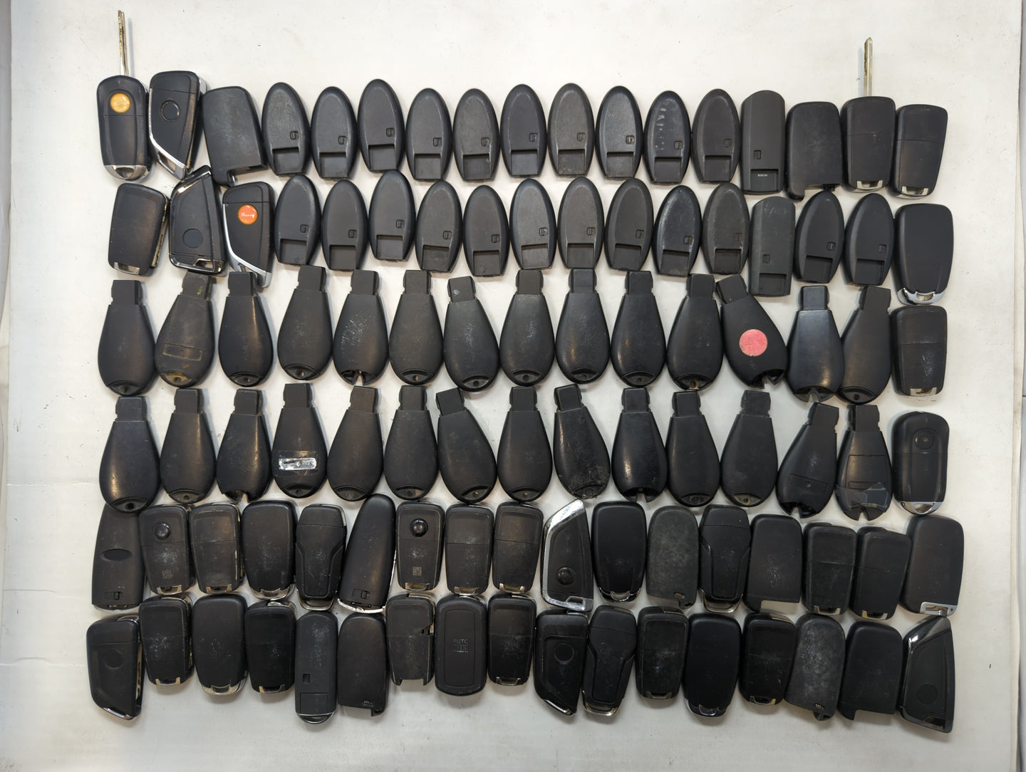 Lot of 100 Unknown Keyless Entry Remote Fob MIXED FCC IDS MIXED PART - Oemusedautoparts1.com