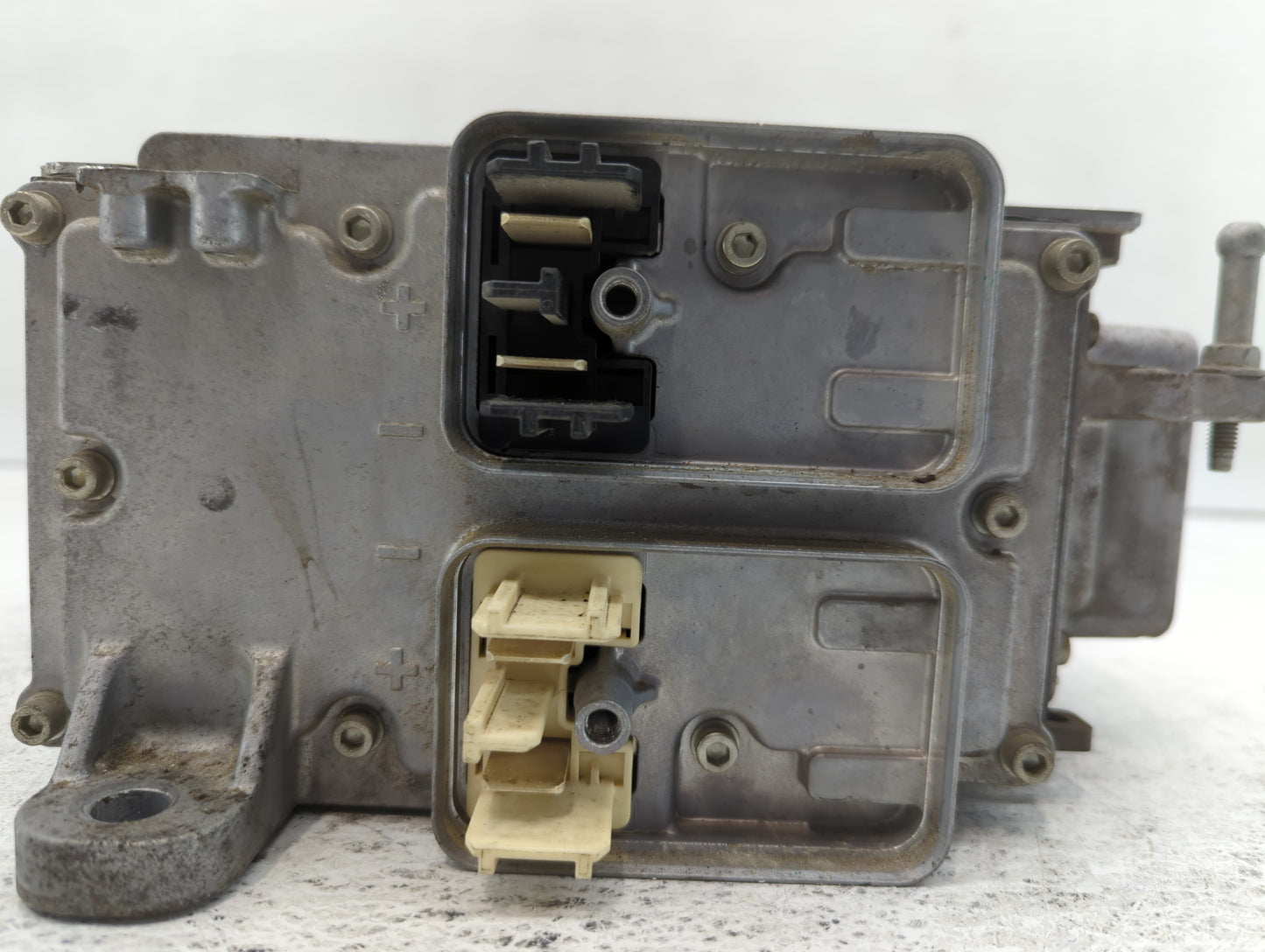 2012 Chevrolet Volt Hybrid DC Synergy Drive Power Inverter P/N:12647758 26AA5B221241431, 12643810 Fits OEM Used Auto Parts - Oemusedautoparts1.com