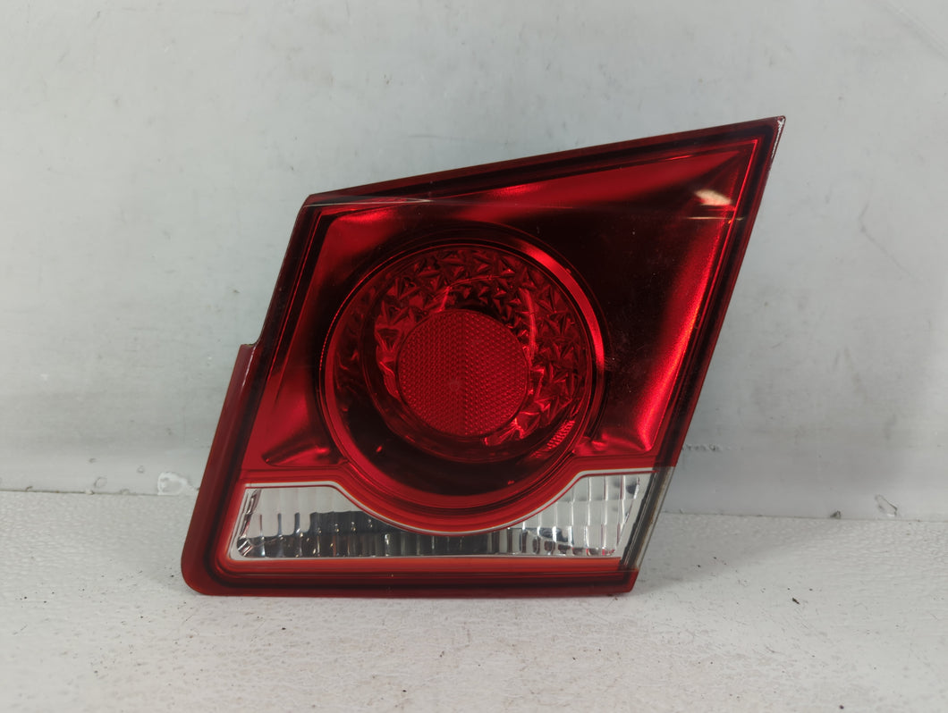 2014 Chevrolet Cruze Limited Tail Light Assembly Passenger Right OEM P/N:0042124 Fits 2011 2012 2013 2015 2016 OEM Used Auto Parts