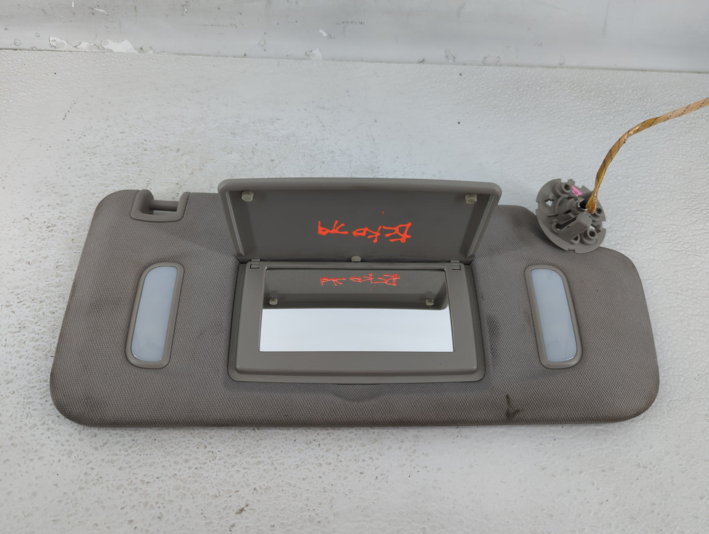 2017 Chevrolet Traverse Sun Visor Shade Replacement Passenger Right Mirror Fits OEM Used Auto Parts - Oemusedautoparts1.com