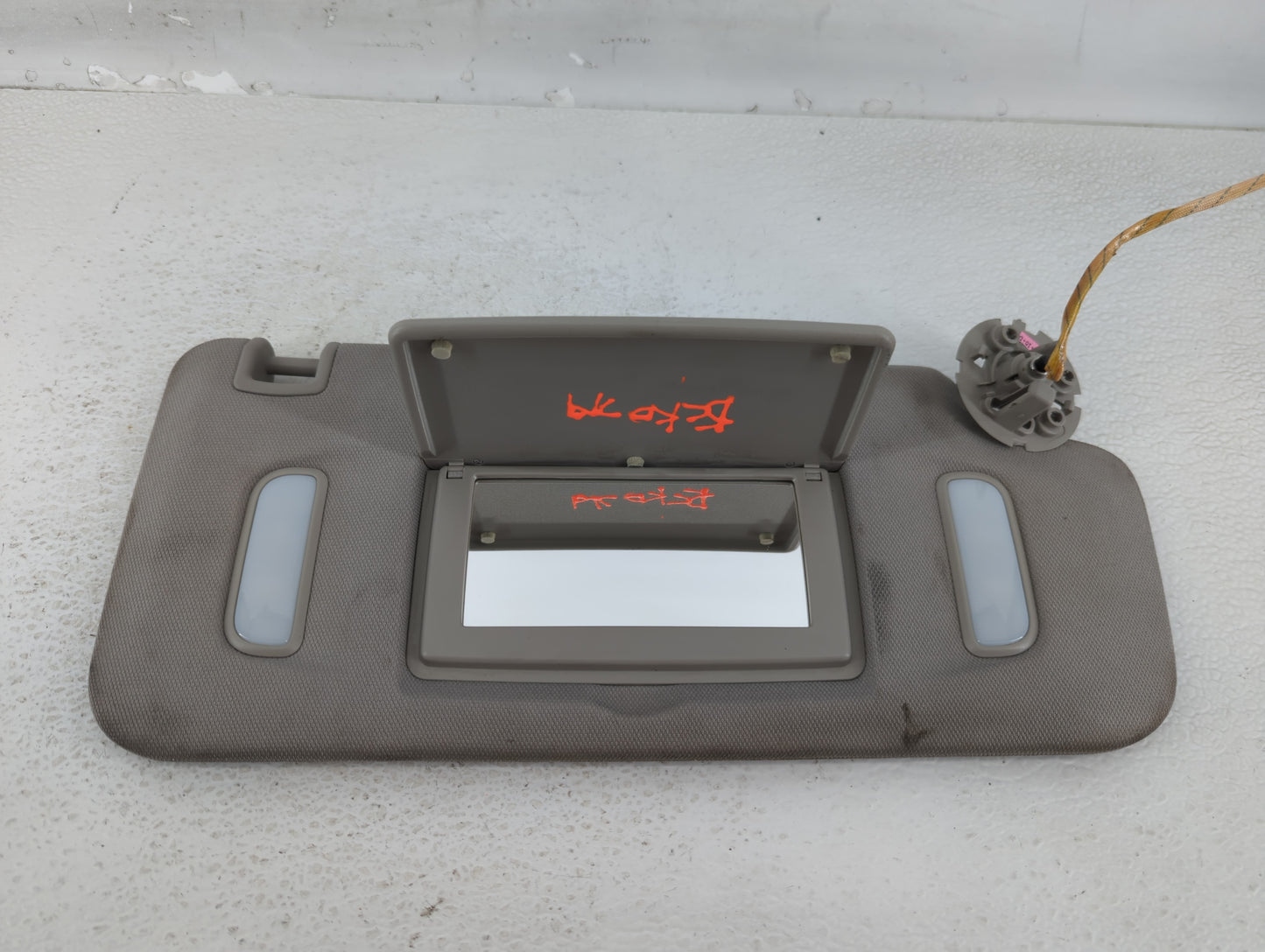 2017 Chevrolet Traverse Sun Visor Shade Replacement Passenger Right Mirror Fits OEM Used Auto Parts - Oemusedautoparts1.com