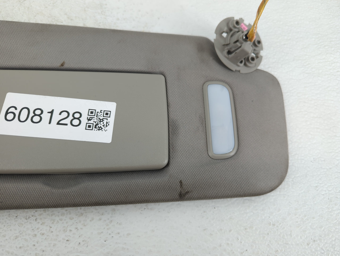 2017 Chevrolet Traverse Sun Visor Shade Replacement Passenger Right Mirror Fits OEM Used Auto Parts - Oemusedautoparts1.com