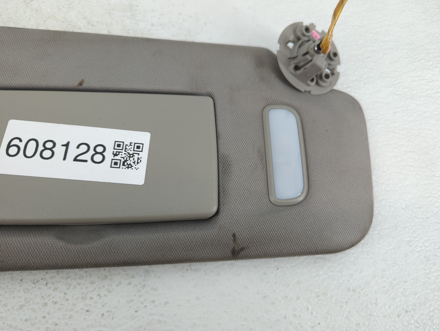 2017 Chevrolet Traverse Sun Visor Shade Replacement Passenger Right Mirror Fits OEM Used Auto Parts - Oemusedautoparts1.com