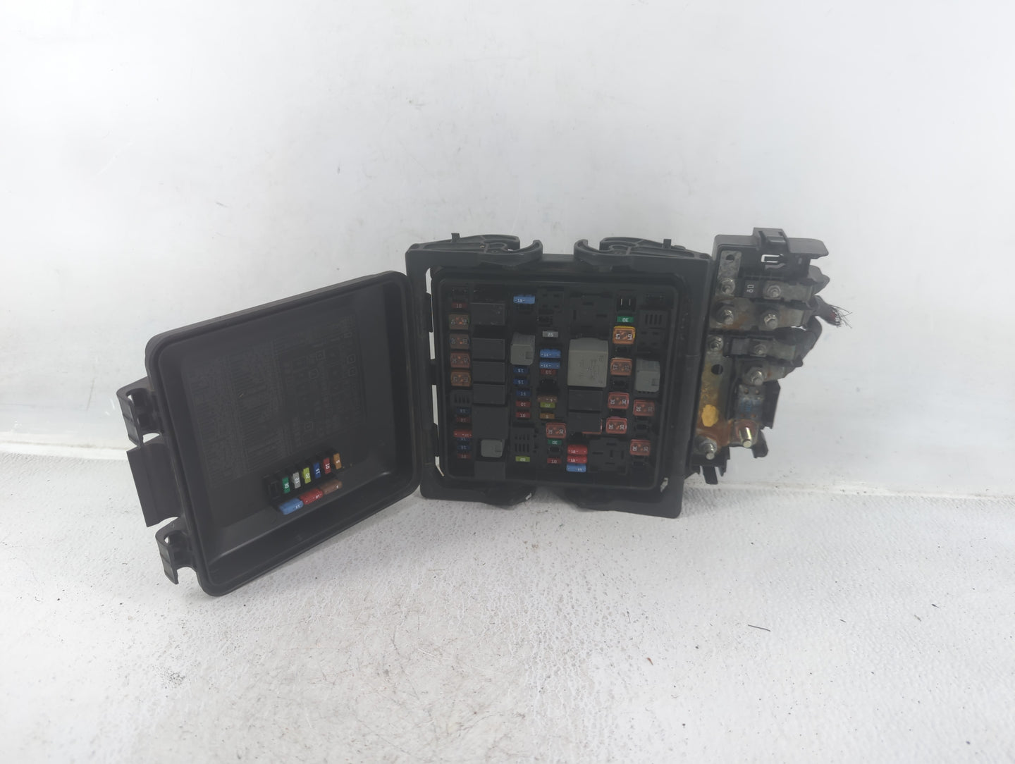 2016 Cadillac Cts Fusebox Fuse Box Panel Relay Module P/N:23390149 Fits OEM Used Auto Parts - Oemusedautoparts1.com
