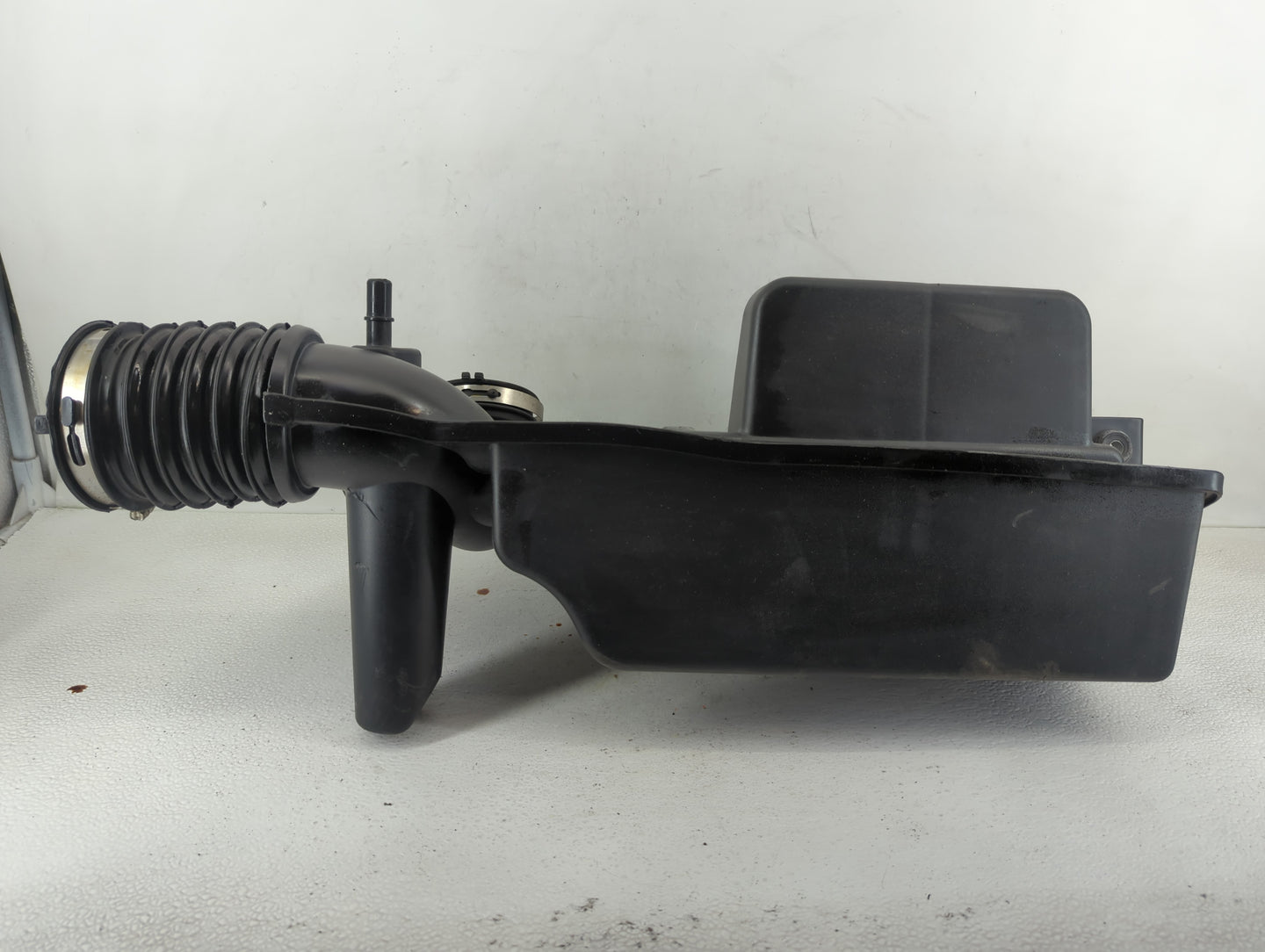 2016 Chevrolet Colorado Engine Cover - Oemusedautoparts1.com