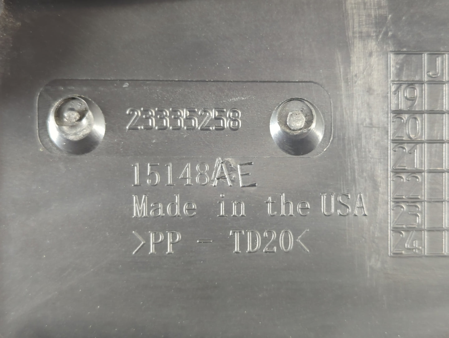 2016 Chevrolet Colorado Engine Cover - Oemusedautoparts1.com