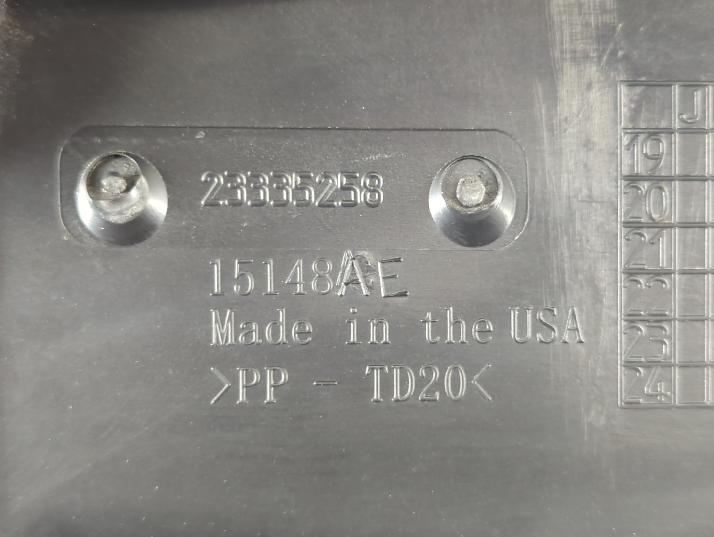2016 Chevrolet Colorado Engine Cover - Oemusedautoparts1.com