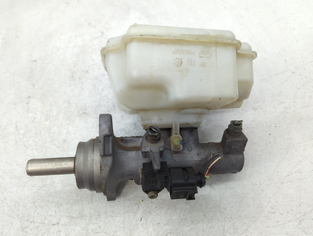 2013-2015 Volkswagen Passat Brake Master Cylinder