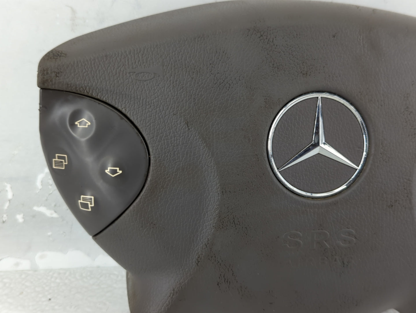 2006 Mercedes-Benz E320 Air Bag Driver Left Steering Wheel Mounted P/N:2118206110 Fits OEM Used Auto Parts - Oemusedautoparts1.com