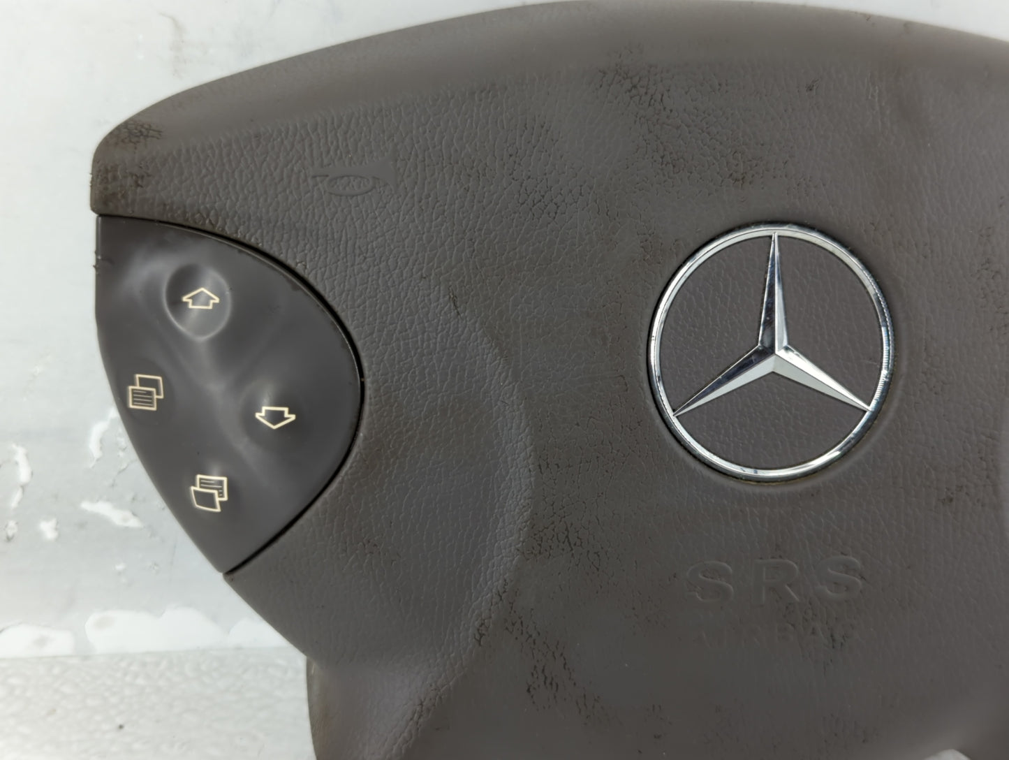 2006 Mercedes-Benz E320 Air Bag Driver Left Steering Wheel Mounted P/N:2118206110 Fits OEM Used Auto Parts - Oemusedautoparts1.com