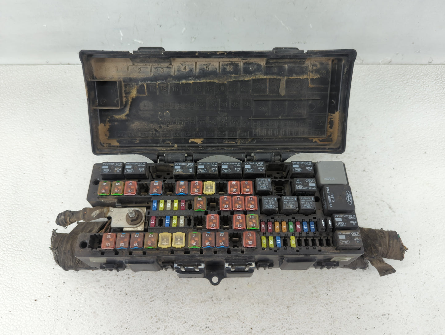 2009 Lincoln Navigator Fusebox Fuse Box Panel Relay Module P/N:9L1T-14A003 Fits OEM Used Auto Parts - Oemusedautoparts1.com