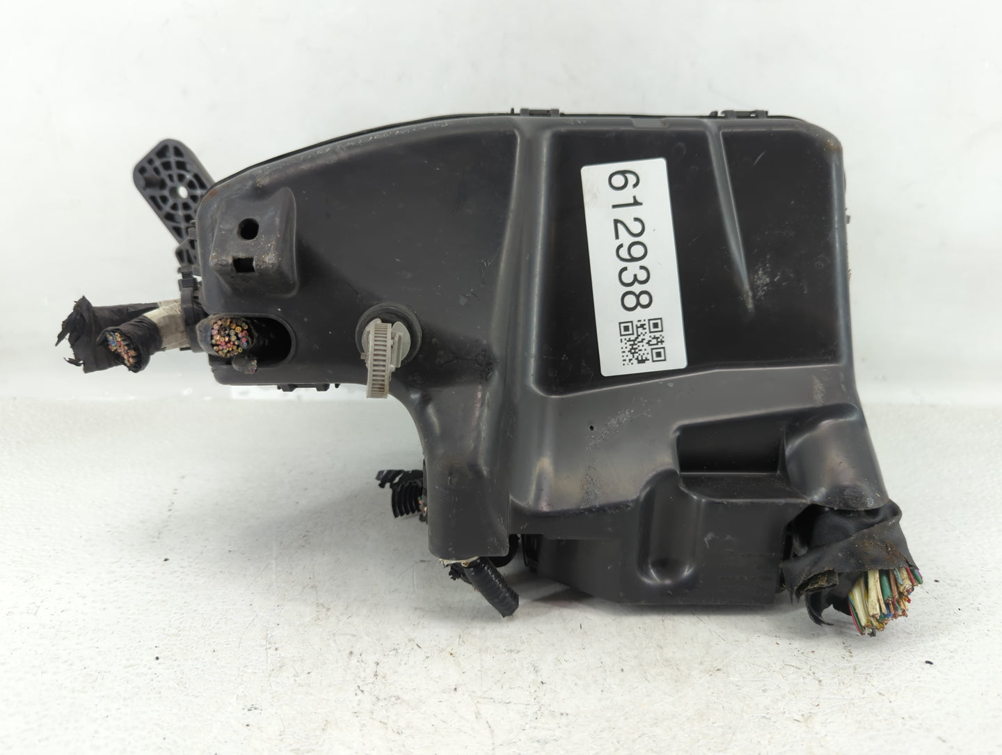 2016 Mazda 3 Fusebox Fuse Box Panel Relay Module P/N:BAYS-675X0 KDY5-675X0 Fits OEM Used Auto Parts - Oemusedautoparts1.com