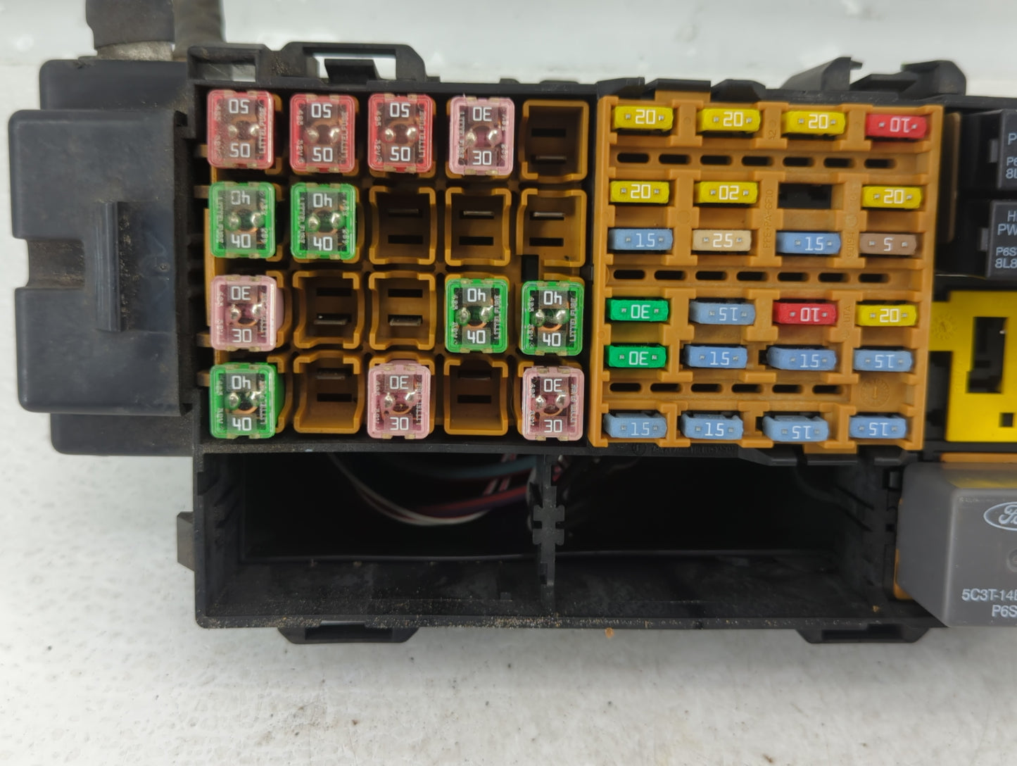 2002-2010 Ford Explorer Fusebox Fuse Box Panel Relay Module P/N:8L2T-14398 XB Fits 2002 2003 2004 2005 2006 2007 2008 2009 2010 OEM Used Auto Parts - Oemusedautoparts1.com