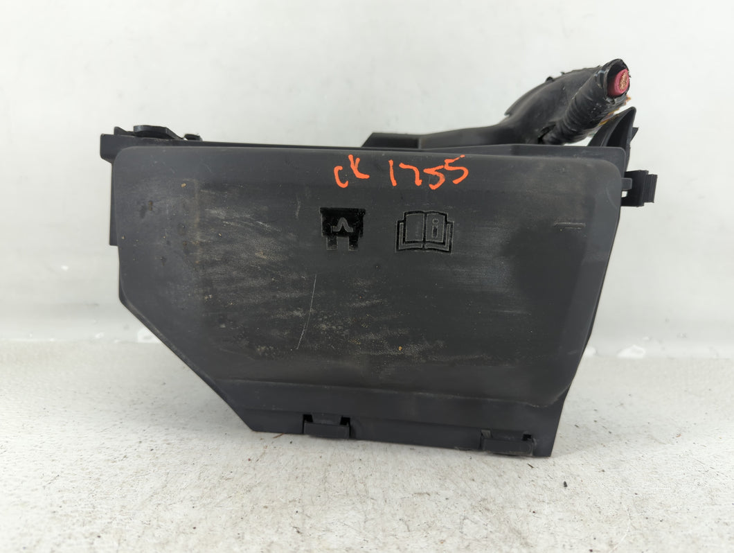 2018-2019 Land Rover Range Rover Evoque Fusebox Fuse Box Panel Relay Module P/N:JK72-14A076-AA Fits 2018 2019 OEM Used Auto Parts