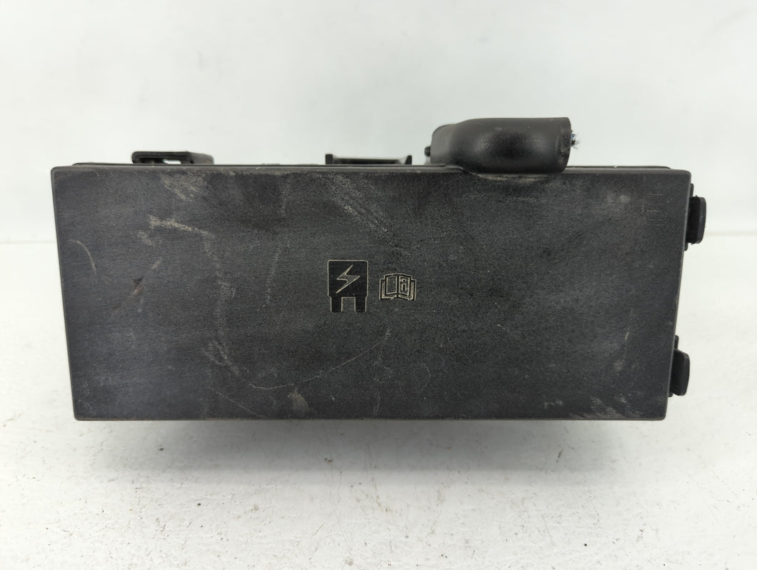 2013-2016 Lincoln Mks Fusebox Fuse Box Panel Relay Module P/N:DG1T-14A003-BA Fits 2013 2014 2015 2016 OEM Used Auto Parts