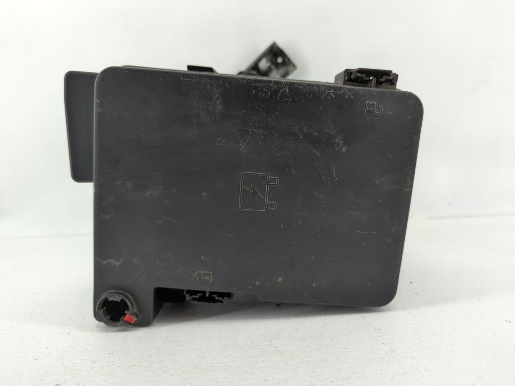 2016-2017 Chevrolet Equinox Fusebox Fuse Box Panel Relay Module P/N:84080470_01 Fits 2016 2017 OEM Used Auto Parts