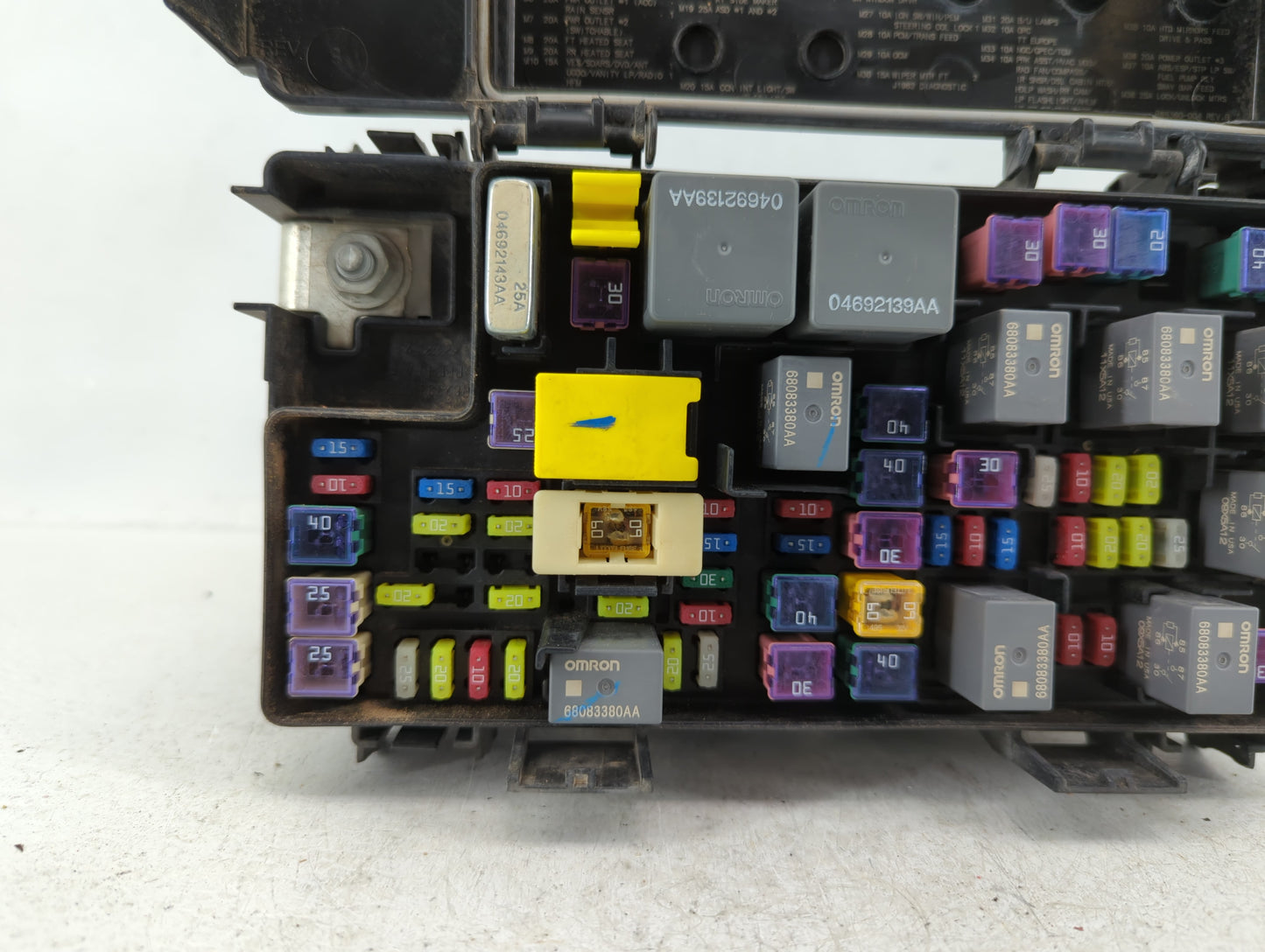2015-2022 Nissan Pathfinder Fusebox Fuse Box Panel Relay Module P/N:RT032842J0 68239606AA Fits 2015 2016 2017 2018 2019 2020 2022 OEM Used Auto Parts - Oemusedautoparts1.com