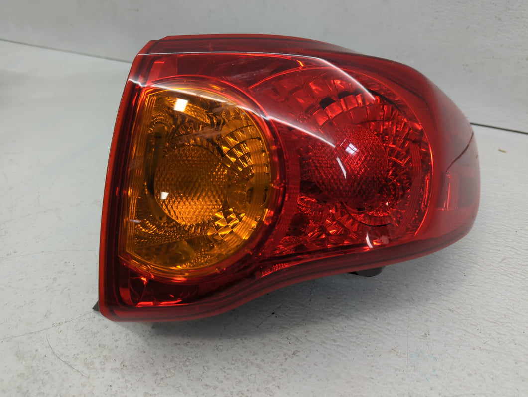 2009 Toyota Corolla Tail Light Assembly Passenger Right OEM P/N:AIP2ST 05 12-527 Fits OEM Used Auto Parts