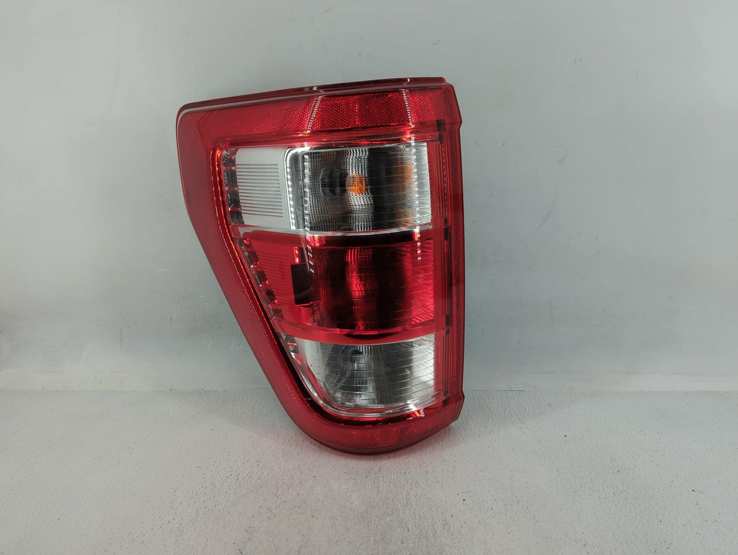 2021-2022 Ford F-150 Tail Light Assembly Passenger Right OEM P/N:ML34-13B505-AE P702 RCL Fits Fits 2021 2022 OEM Used Auto Parts - Oemusedautoparts1.com