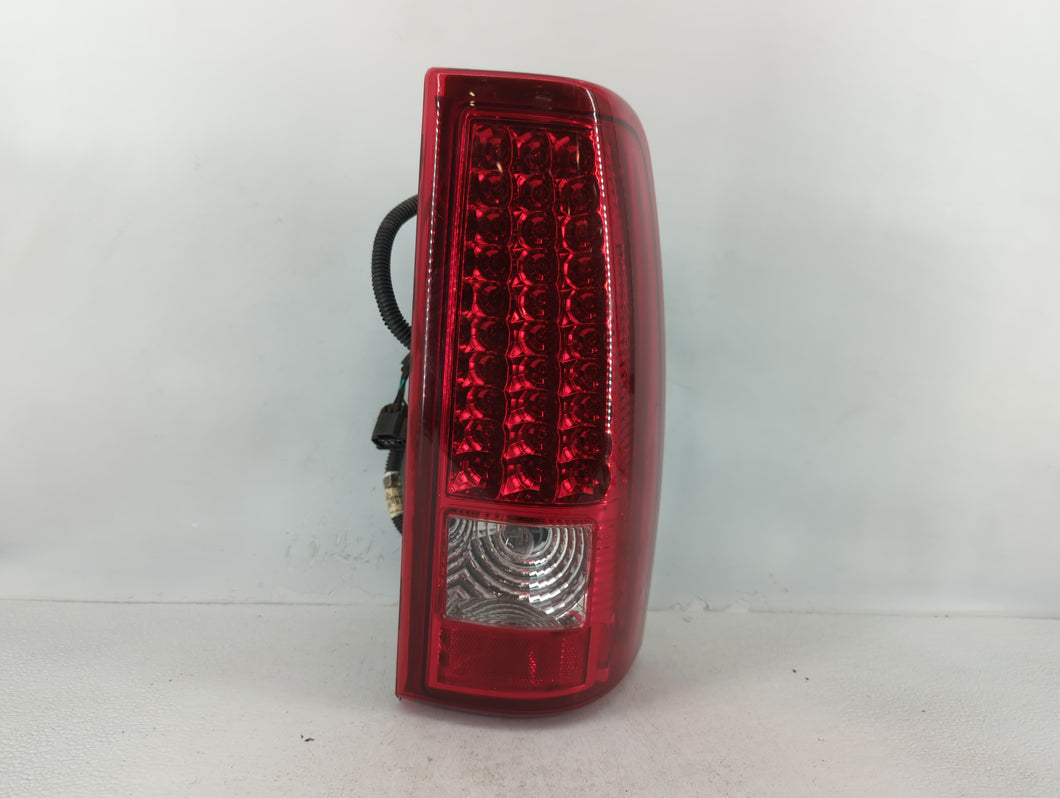 2004-2007 Chevrolet Silverado 1500 Tail Light Assembly Passenger Right OEM P/N:HW07004 Fits 2004 2005 2006 2007 OEM Used Auto Parts