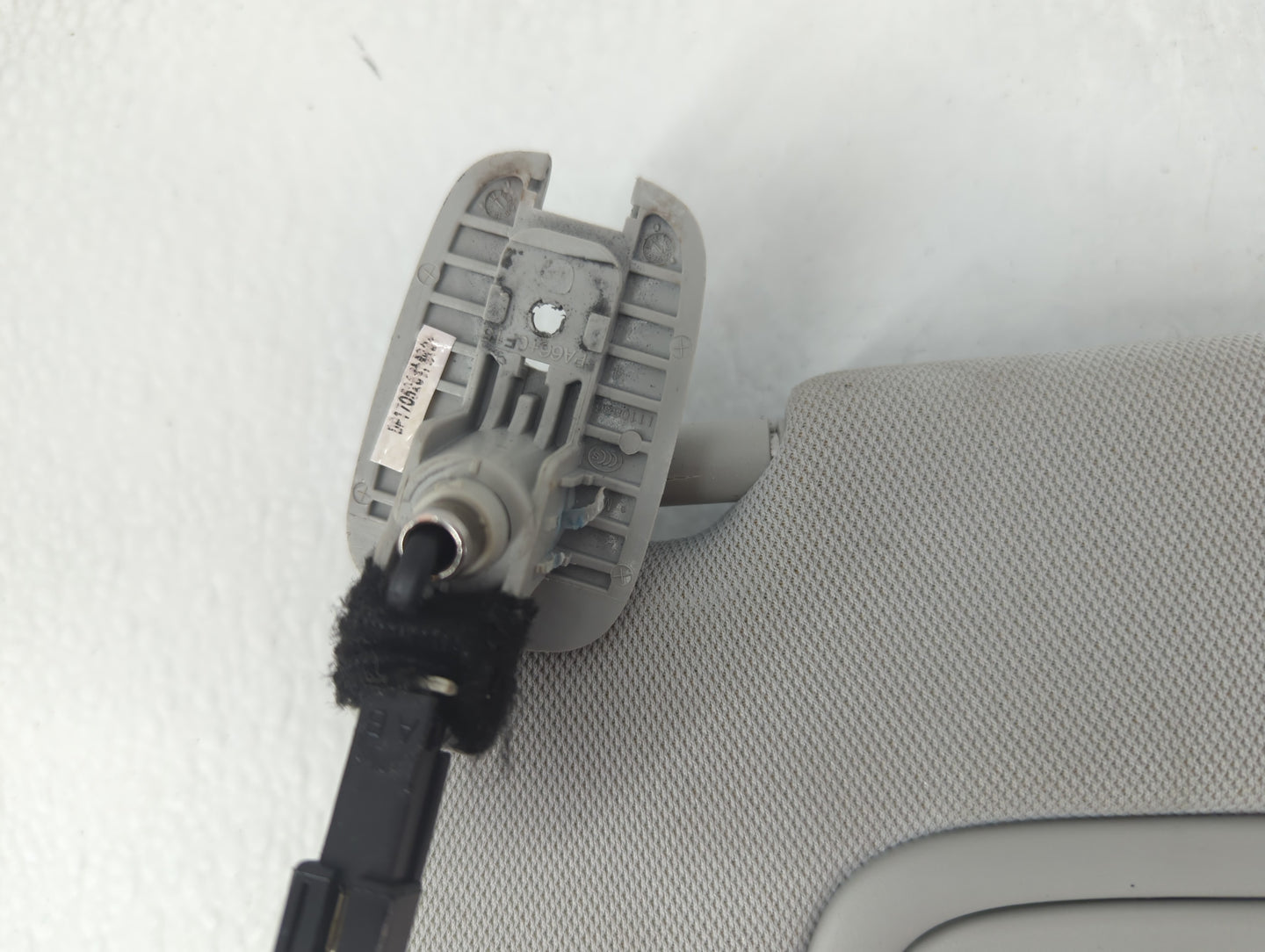 2018 Jeep Compass Sun Visor Shade Replacement Passenger Right Mirror Fits OEM Used Auto Parts - Oemusedautoparts1.com