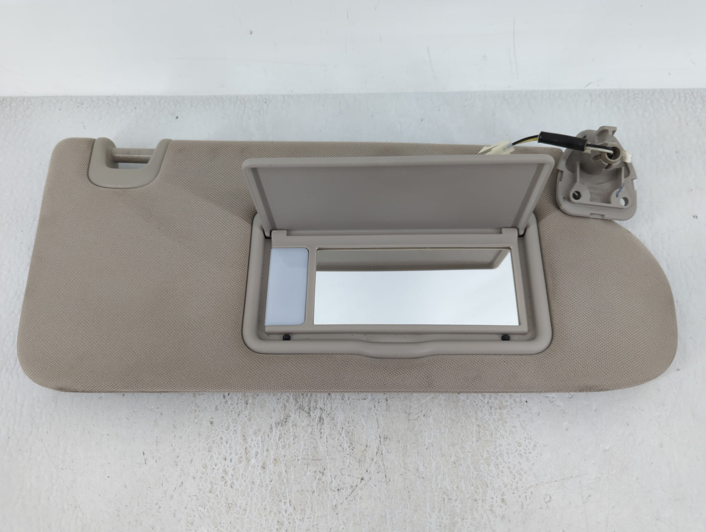 2015-2018 Nissan Murano Sun Visor Shade Replacement Passenger Right Mirror Fits 2015 2016 2017 2018 OEM Used Auto Parts - Oemusedautoparts1.com
