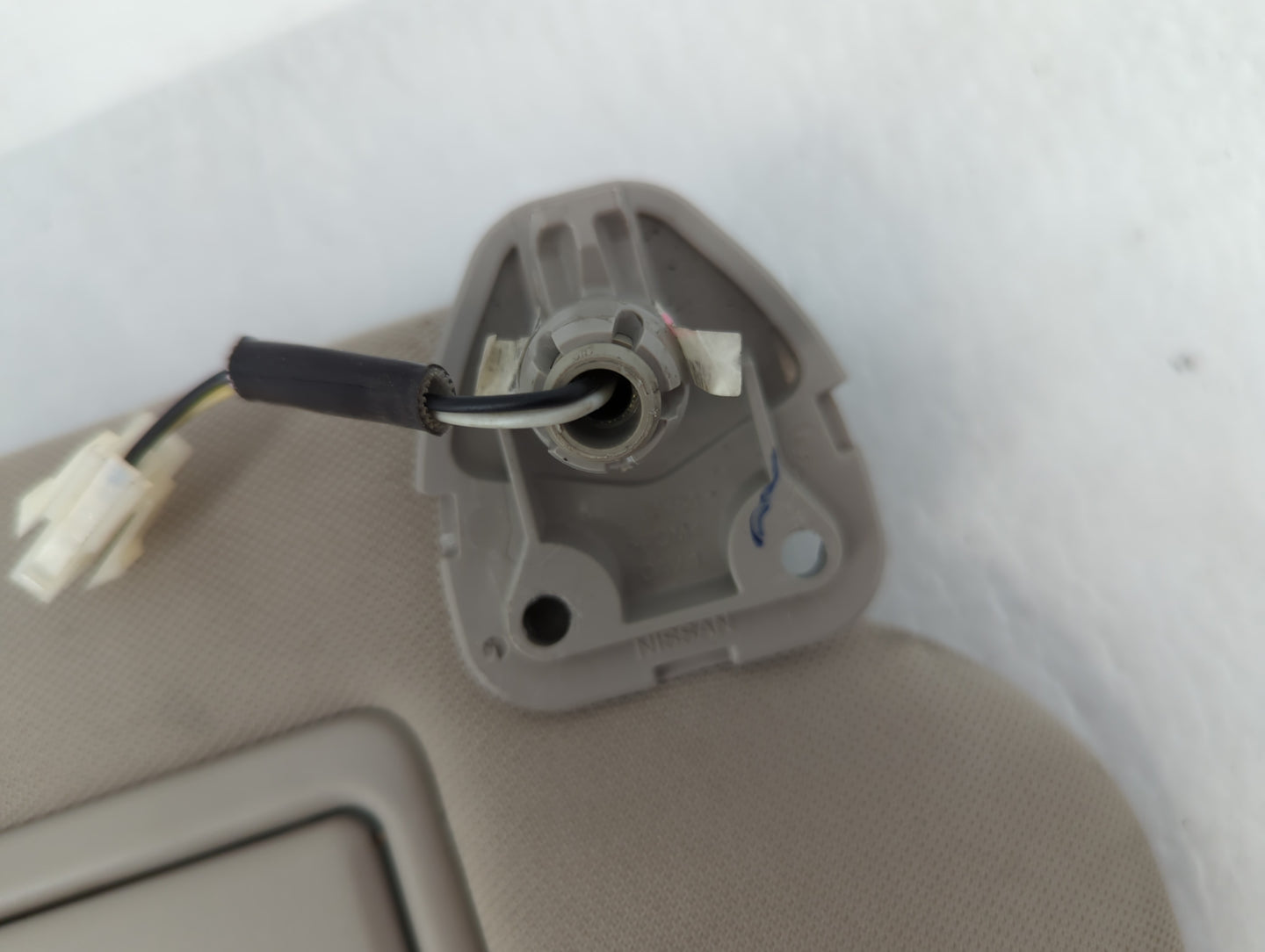 2015-2018 Nissan Murano Sun Visor Shade Replacement Passenger Right Mirror Fits 2015 2016 2017 2018 OEM Used Auto Parts - Oemusedautoparts1.com