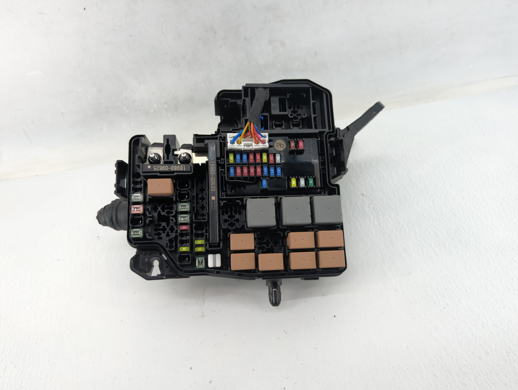 2021-2022 Hyundai Elantra Fusebox Fuse Box Panel Relay Module P/N:91230-AA200A Fits 2021 2022 OEM Used Auto Parts