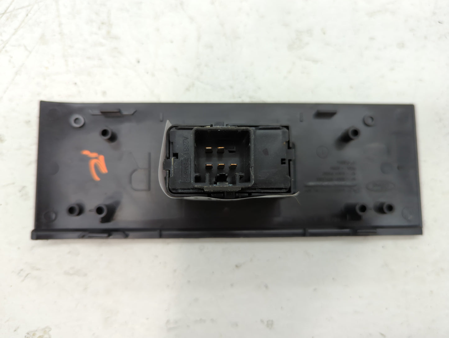 2008 Mercury Mountaineer Master Power Window Switch Replacement Driver Side Left P/N:7L2T-14A563-C 7L2T-14529-AAW Fits OEM Used Auto Parts - Oemusedautoparts1.com