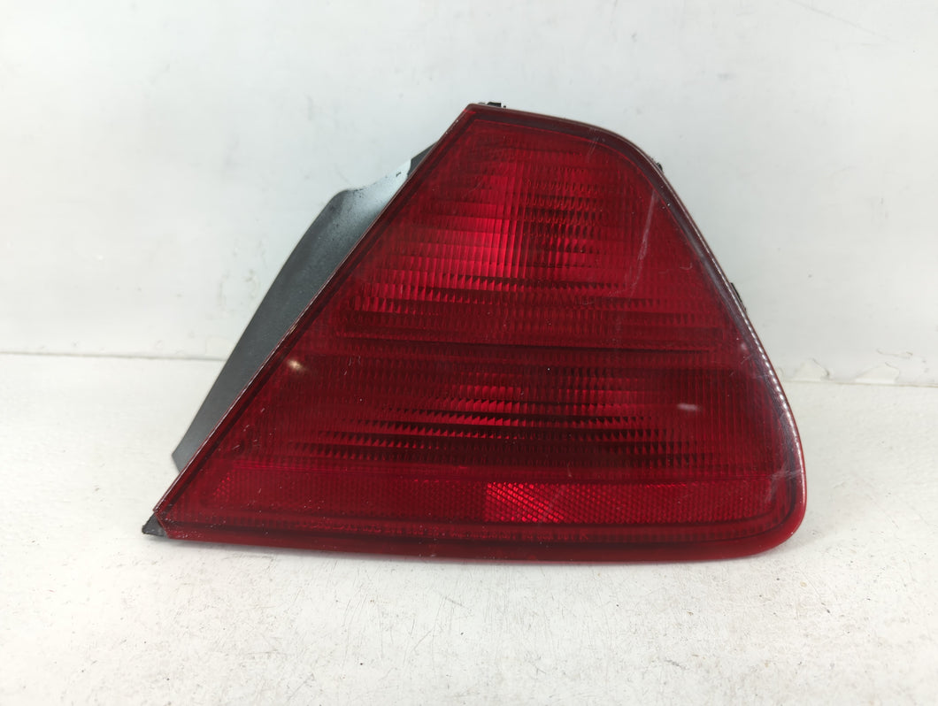 1996-1997 Honda Accord Tail Light Assembly Passenger Right OEM P/N:938 864 Fits Fits 1996 1997 OEM Used Auto Parts