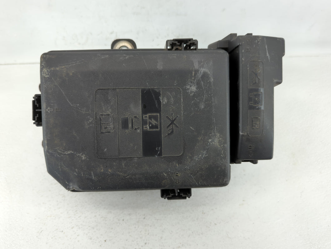 2018-2022 Chevrolet Equinox Fusebox Fuse Box Panel Relay Module P/N:84809671 Fits Fits 2018 2019 2020 2021 2022 OEM Used Auto Parts