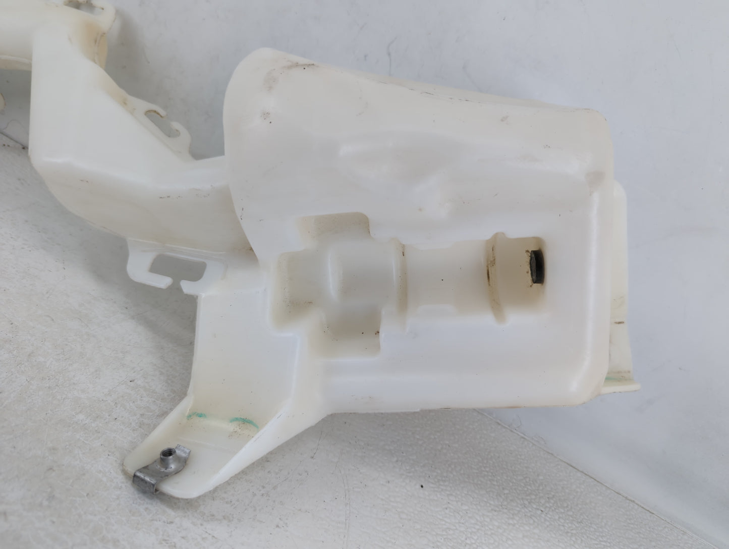 2017-2017 Gmc Terrain Windshield Washer Fluid Reservoir Bottle Oem - Oemusedautoparts1.com