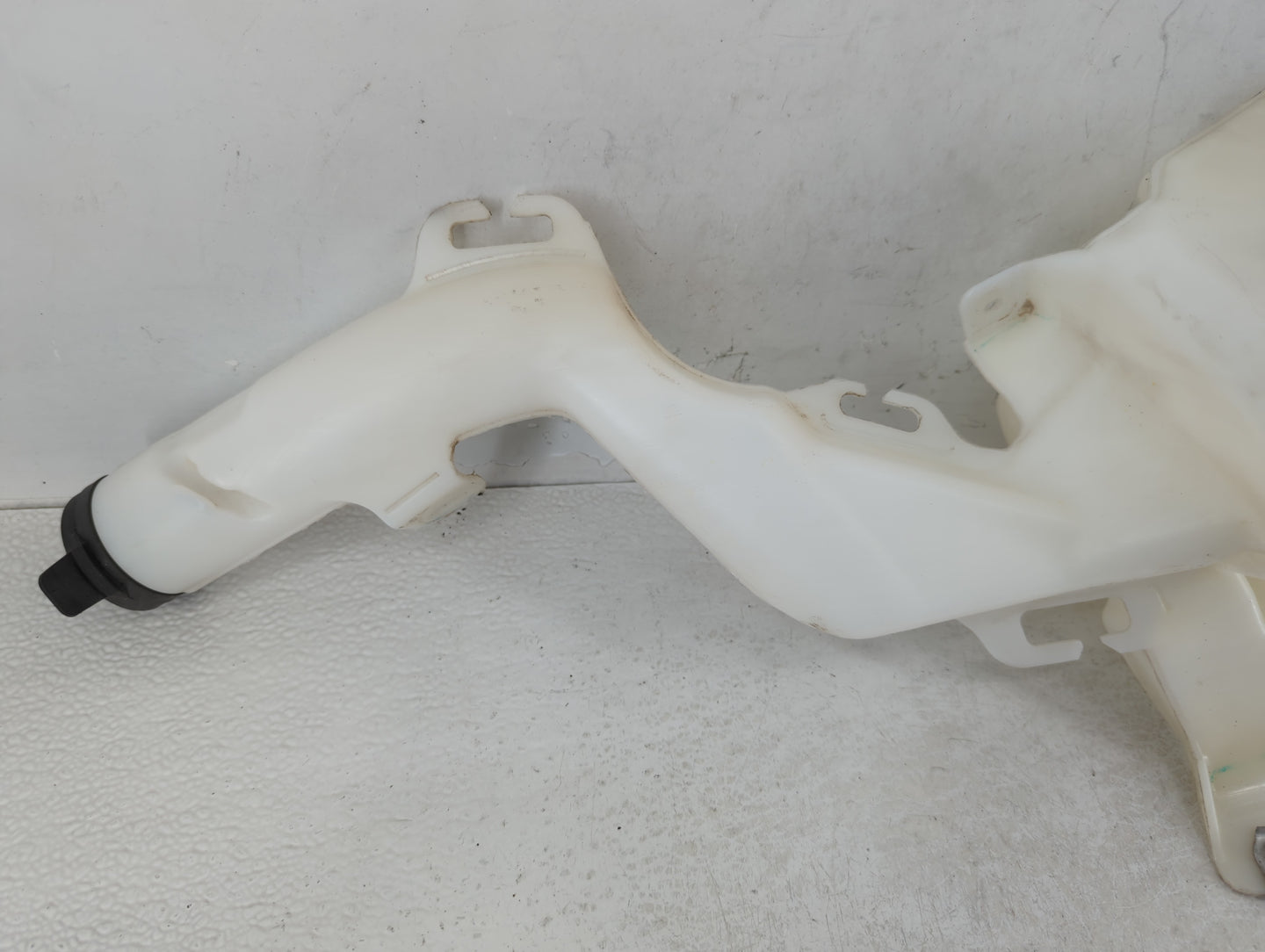 2017-2017 Gmc Terrain Windshield Washer Fluid Reservoir Bottle Oem - Oemusedautoparts1.com