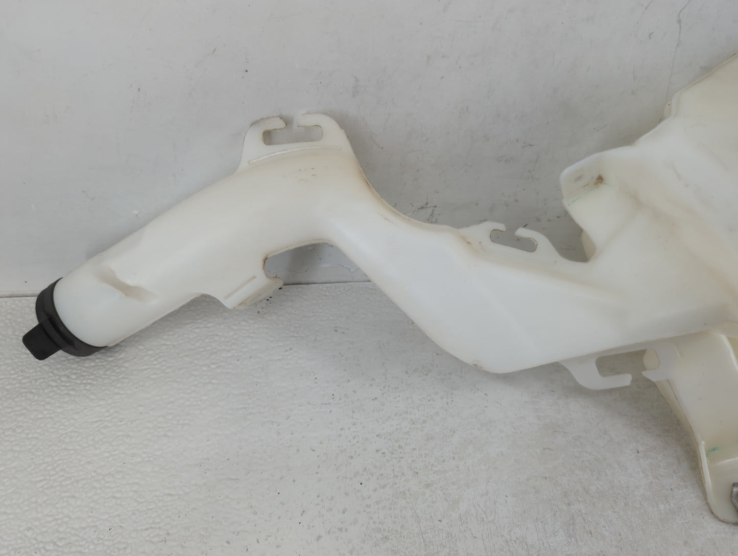 2017-2017 Gmc Terrain Windshield Washer Fluid Reservoir Bottle Oem - Oemusedautoparts1.com