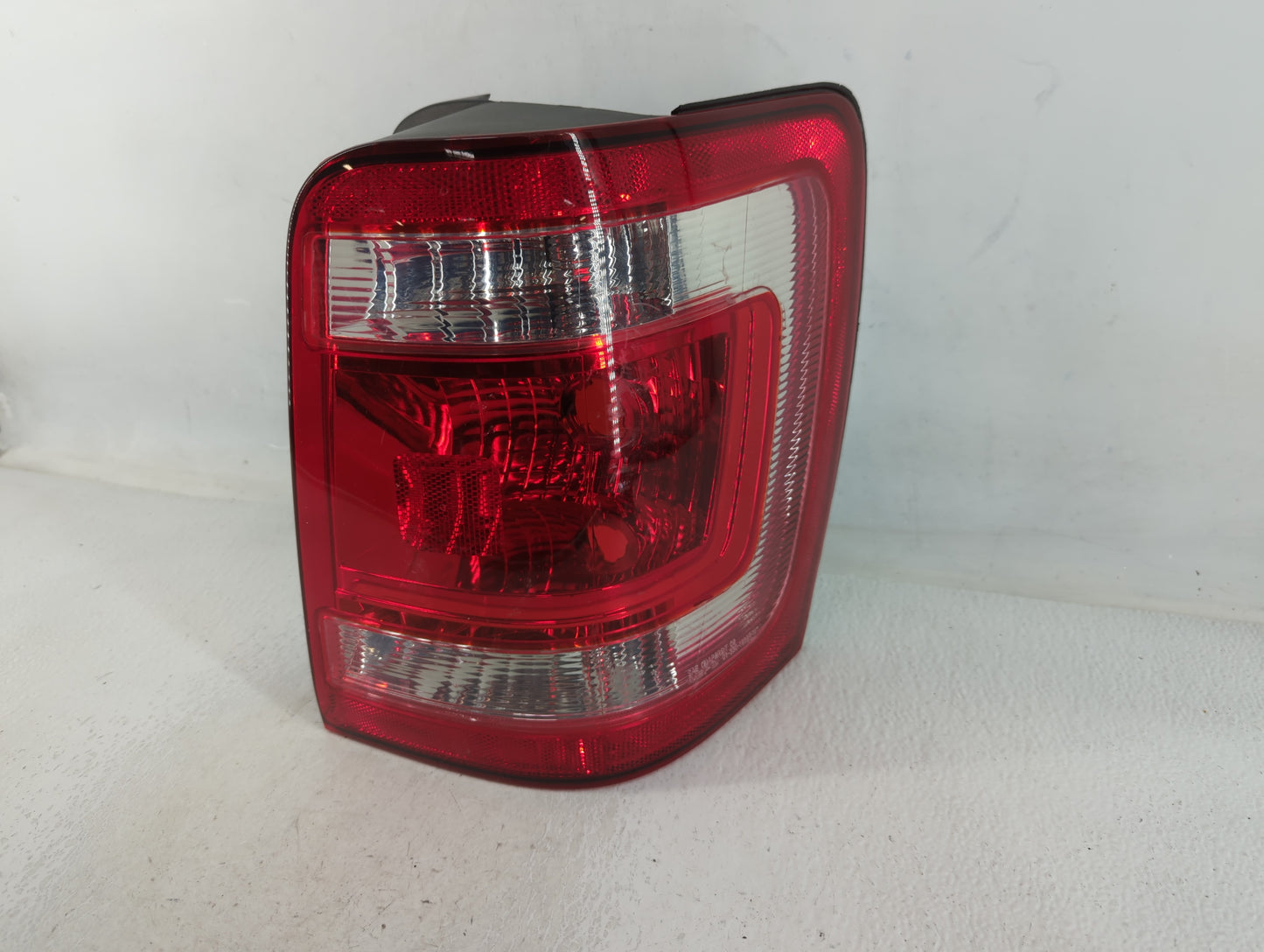 2010 Ford Escape Tail Light Assembly Driver Left OEM P/N:04485349 6L94-13B505-A Fits OEM Used Auto Parts - Oemusedautoparts1.com